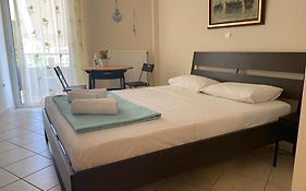 Seaview 2Nd Flr. Apt. Next To The Beach, Wifi,A/C,P/C Media.